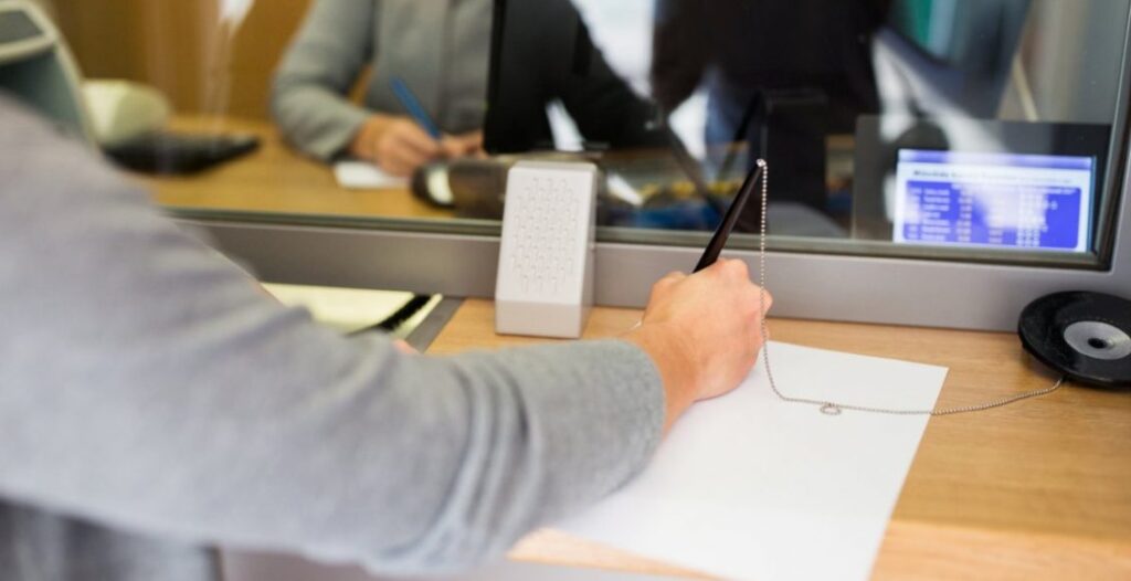 ما هي شروط فتح حساب في بنك الفجيرة